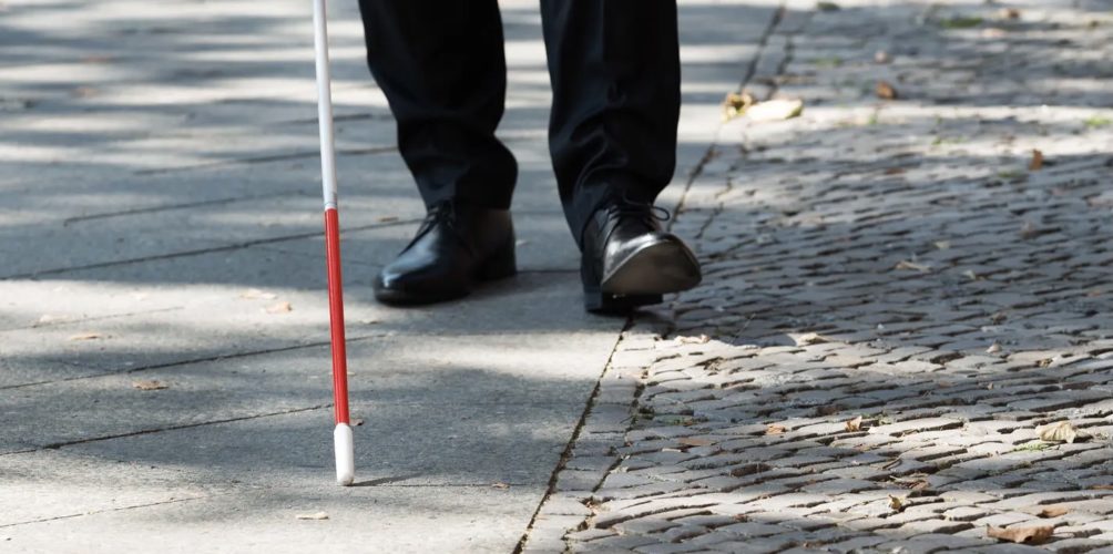 تفاصيل صادمة.. زوج يصاب بالعمى بعد اكتشافه خيانة زوجته له مع 13 رجلا