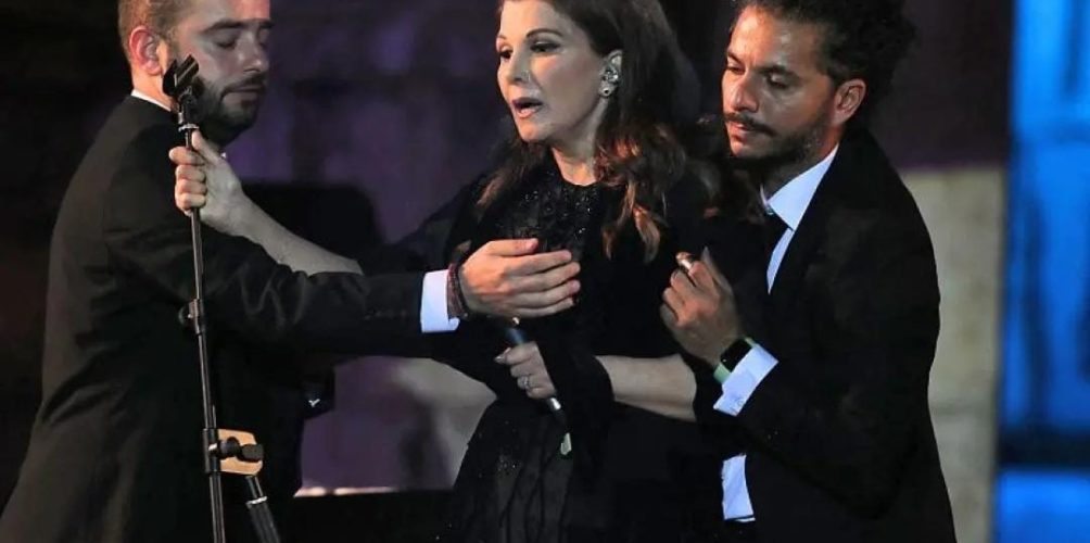 بعد أن تعرضت للإغماء على خشبة المسرح.. ماجدة الرومي تواصل حفلها بمهرجان جرش