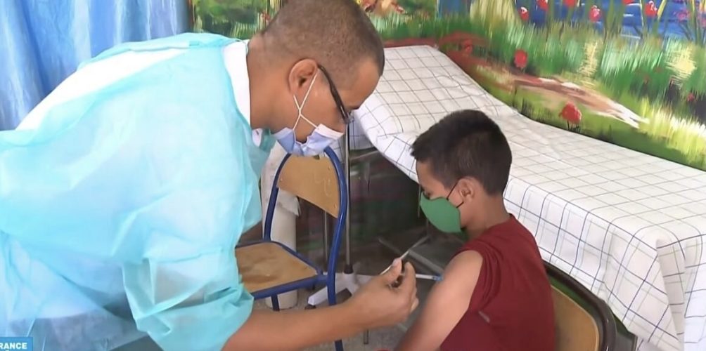 طبيب: تلقيح الأطفال لا يشكل أي خطورة على صحتهم!