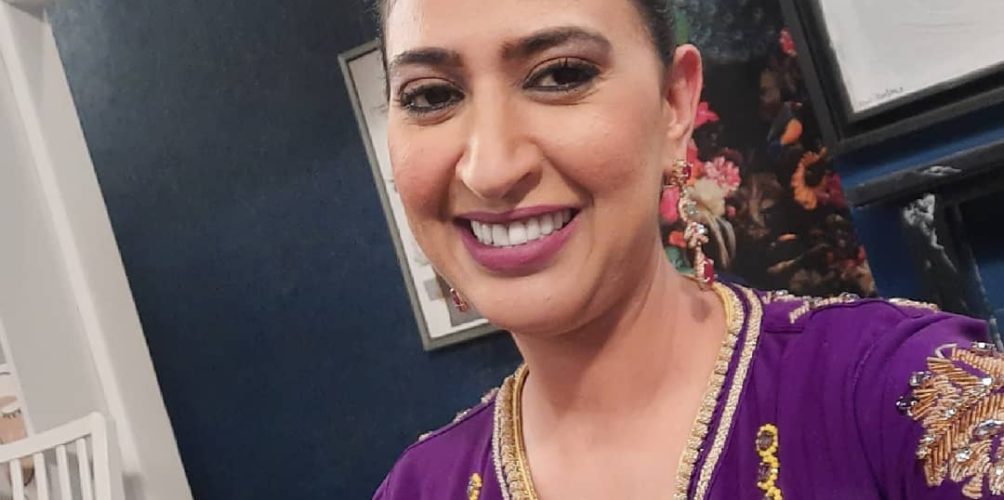 بعد تلقيها الجرعة الأولى من اللقاح ضد فيروس كورونا.. دنيا بوطازوت غاضبة من جمهورها