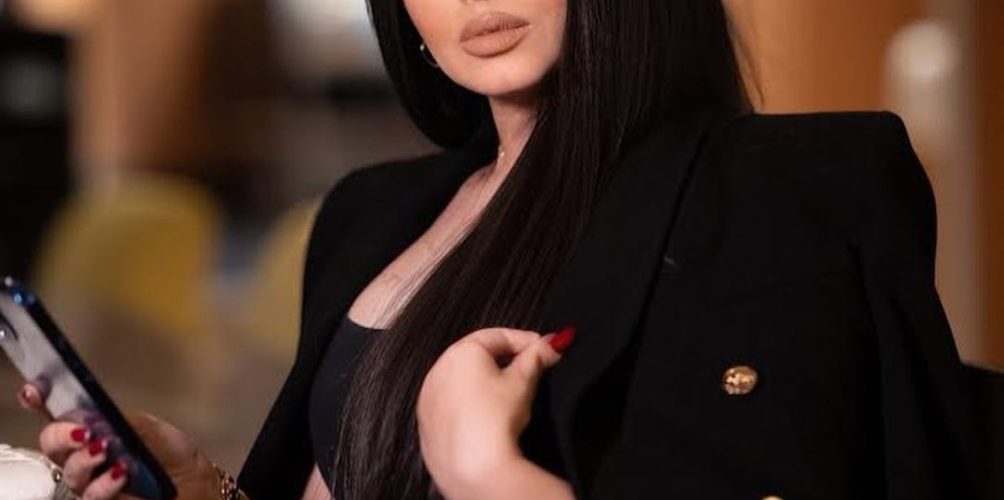 بعد مرور 8 أشهر عن خروجها من السجن.. مصممة الأزياء عائشة عياش تظهر بإطلالة جديدة