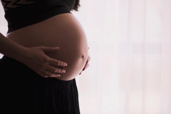 لأنه يزيد من خطر إصابة الطفل بمشاكل صحية.. خبراء صحيون يحذرون الحوامل من تناول الباراسيتامول