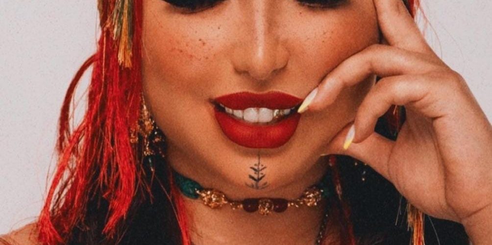 دارت سنة ديال الذهب.. دنيا باطمة تثير الجدل بلباس خربوشة