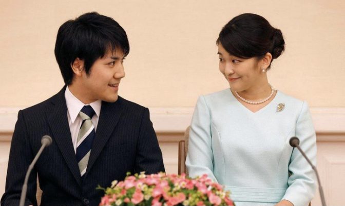 الحب ما يشاور.. أميرة يابانية تتخلى عن لقبها الملكي من أجل الزواج من شاب من العامة