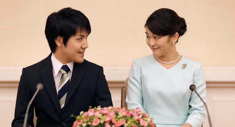 الحب ما يشاور.. أميرة يابانية تتخلى عن لقبها الملكي من أجل الزواج من شاب من العامة