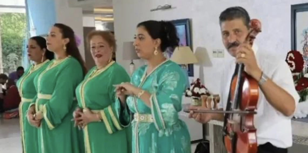 « الشيخة حليمة ».. دنيا بوطازوت تخوض تجربة فنية جديدة