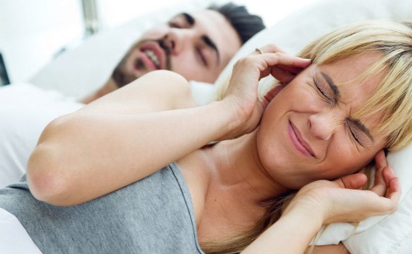 من بين أعراضه إزعاج الآخرين أثناء النوم وأمراض خطيرة.. الدكتورة شيماء وانزة توضح أسباب الشخير وعلاجه
