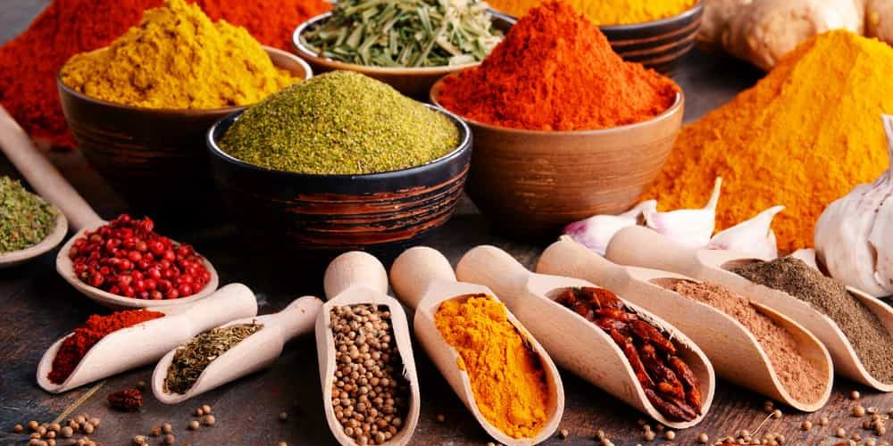 تطيل العمر وفعالة في مكافحة أمراض السرطان والسكري والزهايمر.. توابل مفيدة لصحتكم!