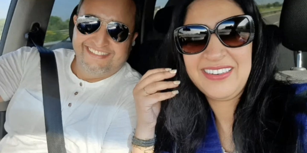 على مواقع التواصل الاجتماعي.. دنيا بوطازوت تتغزل في زوجها (صور)