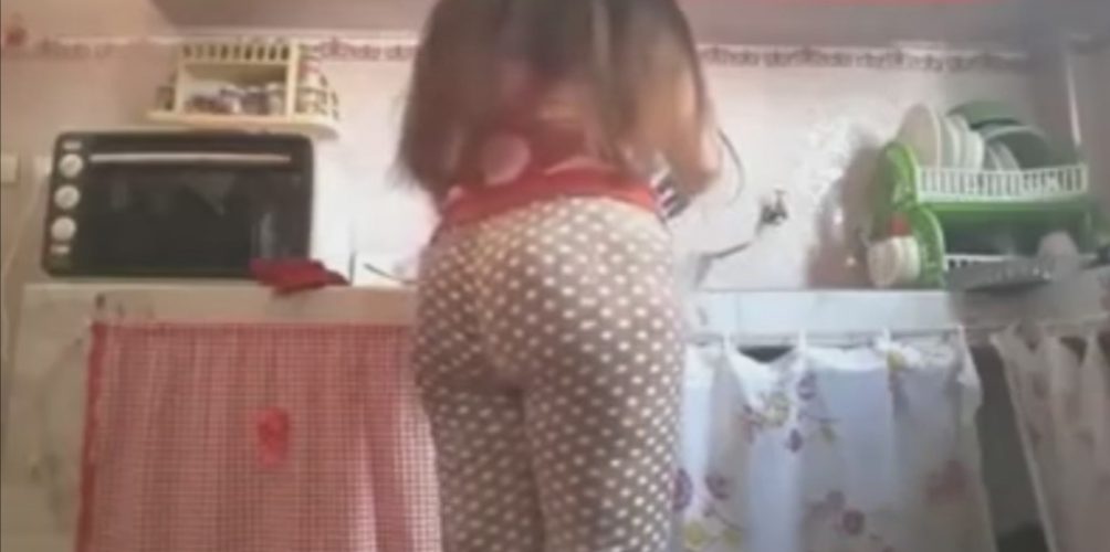 ضعف في الشخصية وقلة الثقة في النفس.. أسباب استعراض « المؤخرات والمفاتن » على مواقع التواصل الاجتماعي