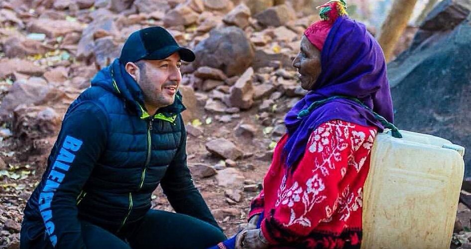 لتزويد إحدى القرى النائية بالماء.. إيكو يشارك في عمل إنساني