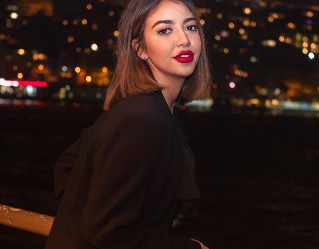 بسبب لباس رياضي .. المؤثرة مريم الزبير تمنع من دخول أحد مطاعم الدارالبيضاء