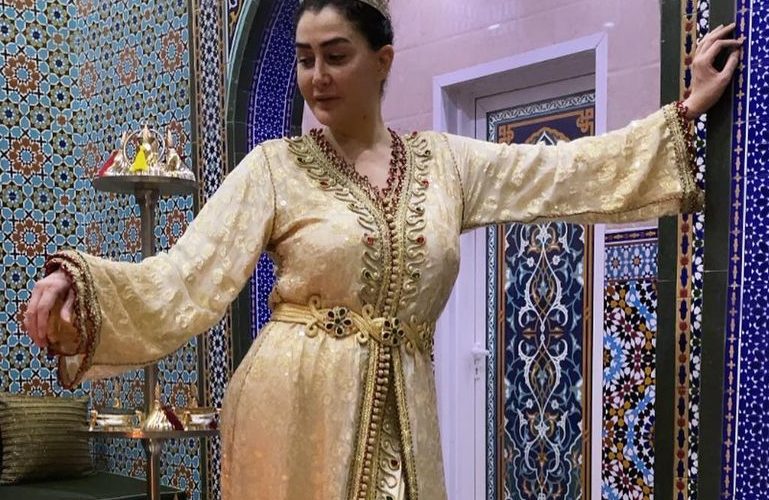 باللباس المغربي.. الفنانة المصرية غادة عبد الرازق تخطف الأنظار( فيديو)