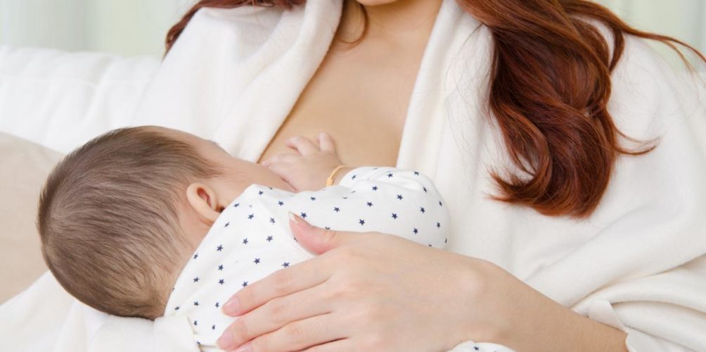 تقي من أمراض قاتلة.. فوائد صحية متعددة للرضاعة الطبيعية على الأمهات