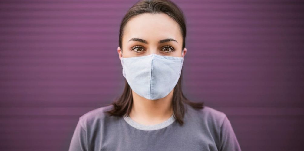 ارتداء الكمامة أم التباعد الإجتماعي؟.. دراسة توضح أيهما أكثر حماية من فيروس كورونا المستجد
