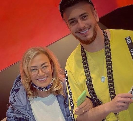 سعد لمجرد لوالدته: أنا تراب رجليك يا ميمتي.. سامحيني اذا قصرت فحقك في يوم من الأيام.