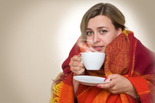 لماذا تشعر النساء بالبرد أكثر من الرجال؟.. دراسة تجيب