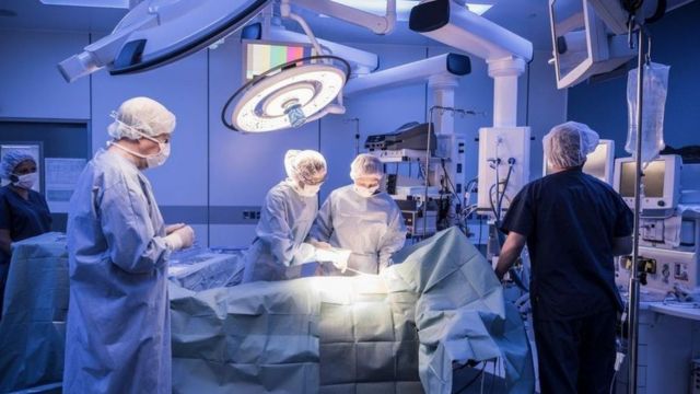 دراسة صادمة: النساء اللاتي يخضعن لعمليات جراحية من قبل جراحين ذكور أكثر عرضة ‏للموت