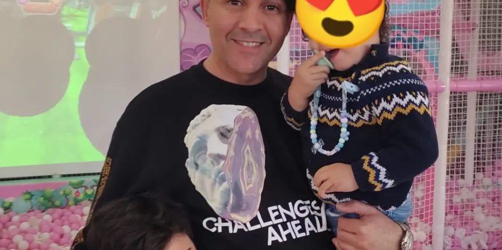 حاتم إدار يطمئن جمهوره: ولدي « إليان » خرج من الإنعاش