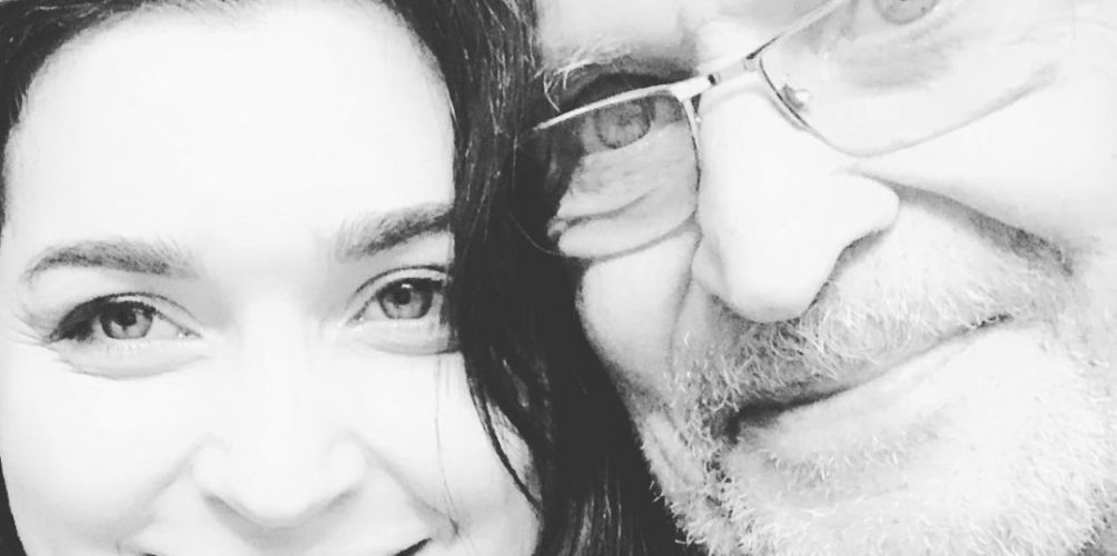 بعد وفاة والدها.. فرح الفاسي توجه رسالة لجمهورها وزملائها