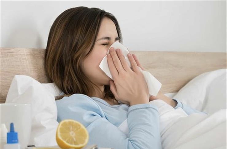 خبراء: إذا أصبت بنزلة برد خلال هذه الأيام فمن المحتمل أن تكون مصابا بكورونا بنسبة 50 بالمائة