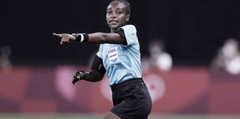لأول مرة.. امرأة تحكم مباريات للرجال في كأس إفريقيا