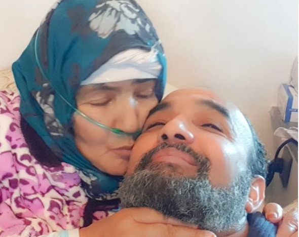 رشيد الوالي عن والدته: »دائما أخاف وهي تقبلني أن تكون القبلة الأخيرة »