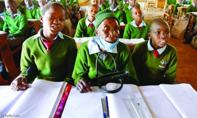 تحلم بأن تصبح طبيبة.. كينية تعود إلى مقاعد الدراسة في سن ال99 (صور)