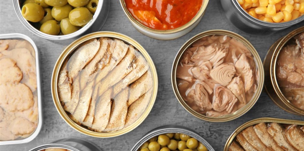 خبيرة تغذية تحذر: تناول الأطعمة المعلبة يؤدي إلى الإصابة بالسرطان