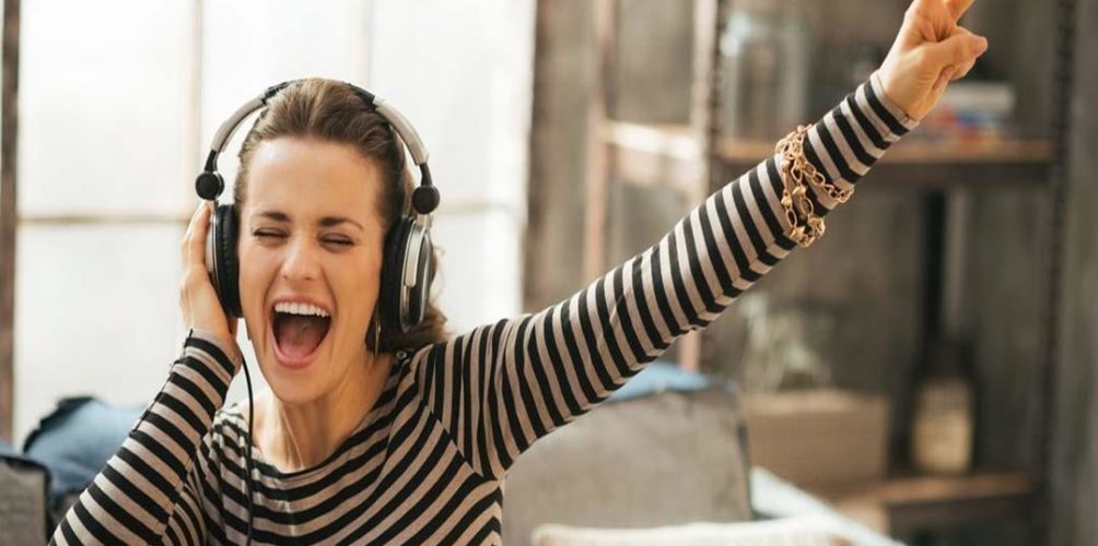بسبب الموسيقى الصاخبة.. منظمة الصحة تحذر من فقدان السمع