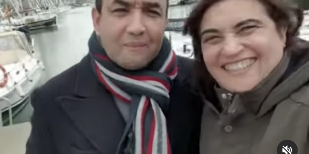 وصفها بـ »قدوة للسيدات ».. رشيد الوالي يعبر عن افتخاره  بزوجته بعد نجاحها في الامتحانات الجامعية