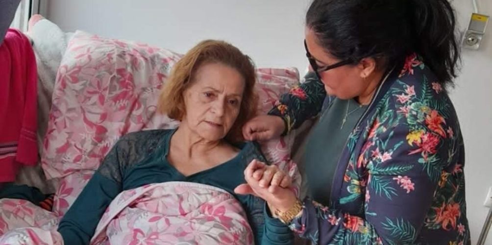 من بينهم سعيد الصنهاجي وعبدالله الداودي.. فنانون يطلبون الدعاء للفنانة خديجة البيضاوية