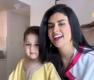 بفيديو عفوي ترقص فيه رفقة ابنها.. سلمى رشيد تشعل مواقع التواصل الإجتماعي (فيديو)