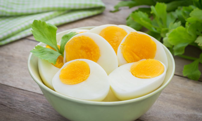 يساعد في تقليل مخاطر الإصابة بأمراض القلب.. دراسة تكشف عن فوائد تناول البيض