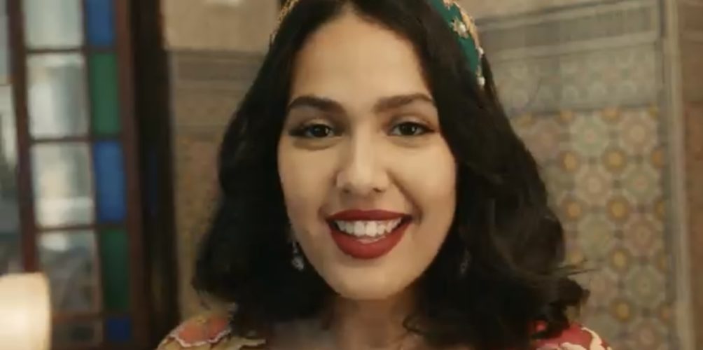 كليب يبرز الثرات المغربي.. منال تغرد خارج السرب بـ »ما خلاو ما قالو » (فيديو)