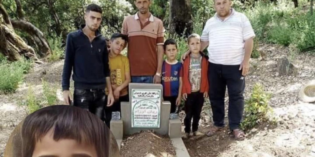 بعد أزيد من 4 أشهر على وفاته.. أسرة الطفل ريان ترمم قبره (صورة)