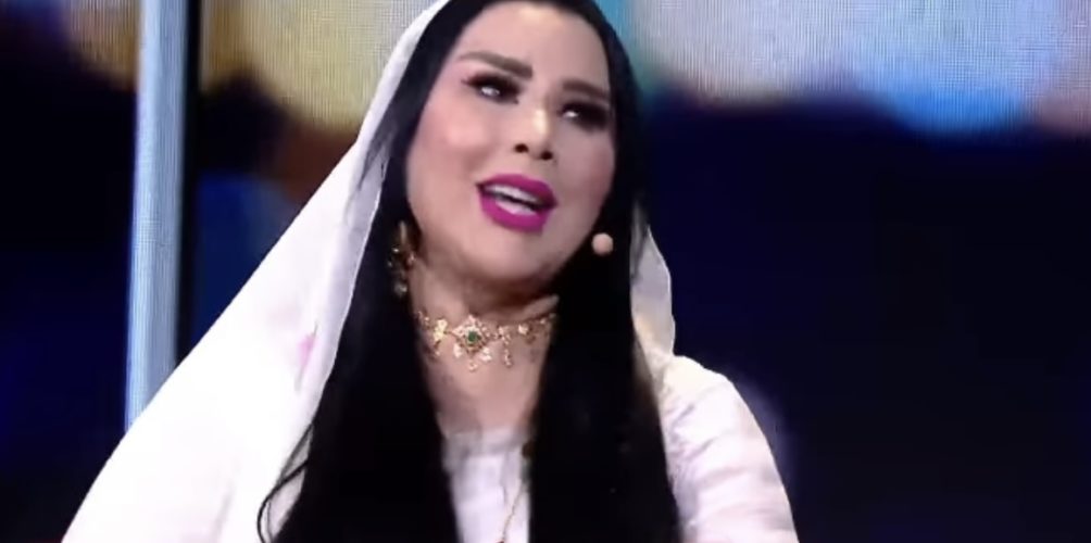 سعيدة شرف: أنا صحراوية أبا عن جد… ودرت التجميل لنيفي وعاجبني (فيديو)