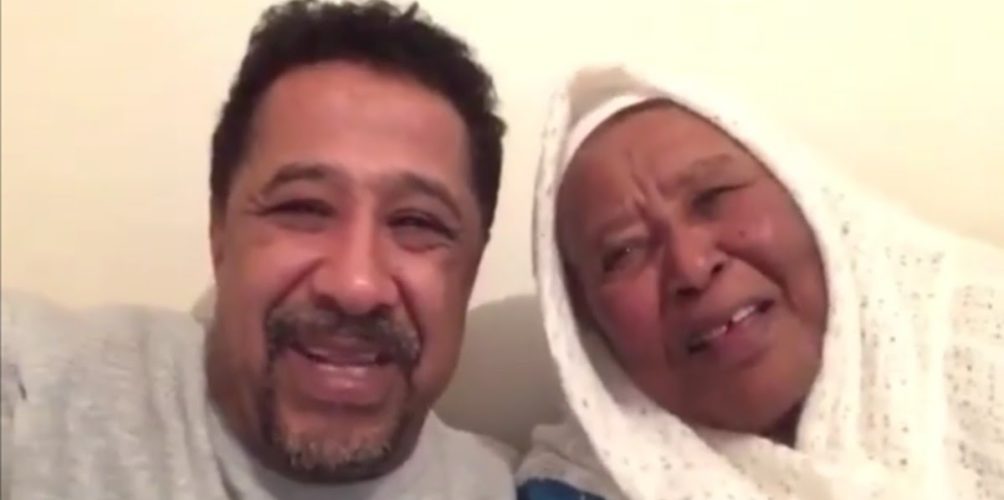 بكلمات مؤثرة.. الشاب خالد يعلن عن وفاة والدته