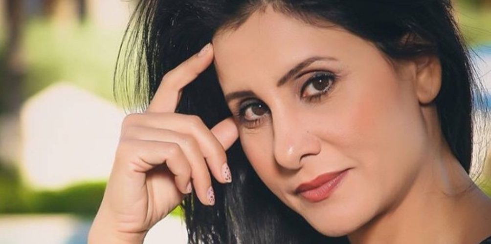 بسبب »المايو ».. أسماء الخمليشي تهاجم مومو (فيديو)