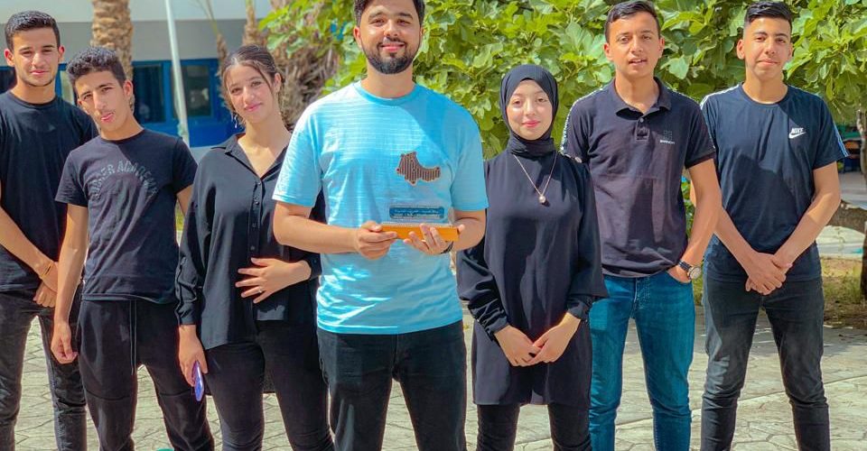 « خلود ».. تلاميذ يبتكرون عصا ذكية لمساعدة المكفوفين