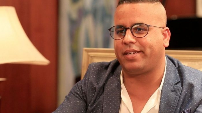 لاحو ليه حوايجو فالزنقة.. الكوميدي فتاح جوادي يعيش التشرد في بلجيكا (فيديو)