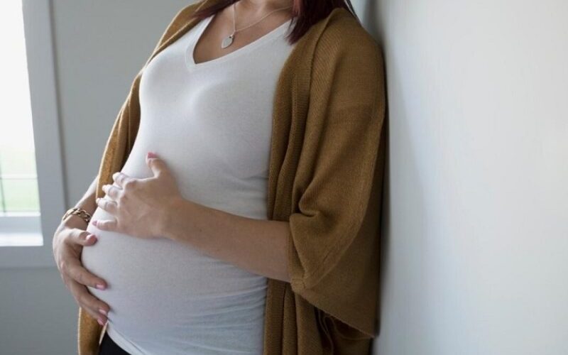 بعد وفاته ب14 شهرا.. أرملة تنجب طفلا من زوجها الراحل وتنتظر آخر
