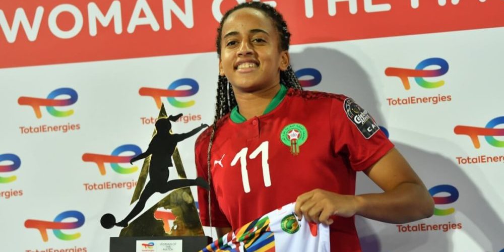 وصفها بـ »النار المجنونة ».. تقرير للـ »الكاف » يشيد بنجمة المنتخب الوطني فاطمة تگناوت