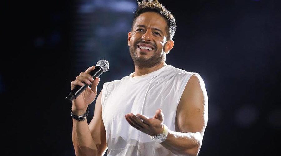 بسبب معجبة.. محمد حماقي ينفعل على أحد منظمي الحفل