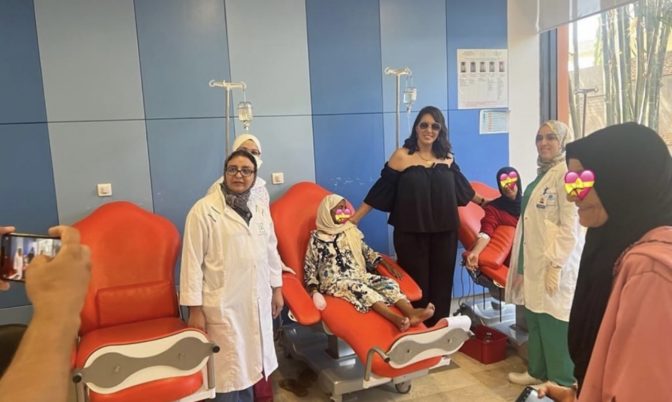 لتوعية النساء بضرورة الكشف المبكر عن سرطان الثدي.. أسماء لمنور في زيارة لمستشفى في بني ملال