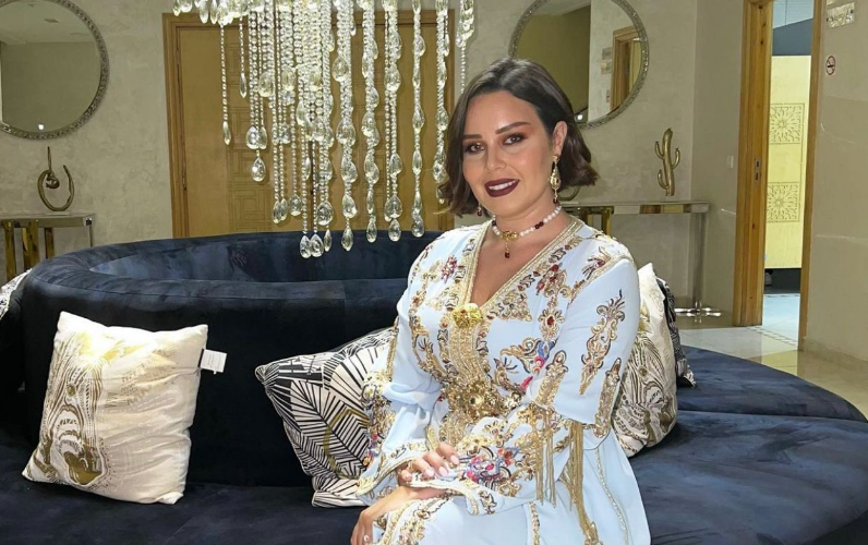 بسبب إطلالتها في حفل كشف جنس مولود شقيقتها.. كوثر براني تتعرض للتنمر (صورة)