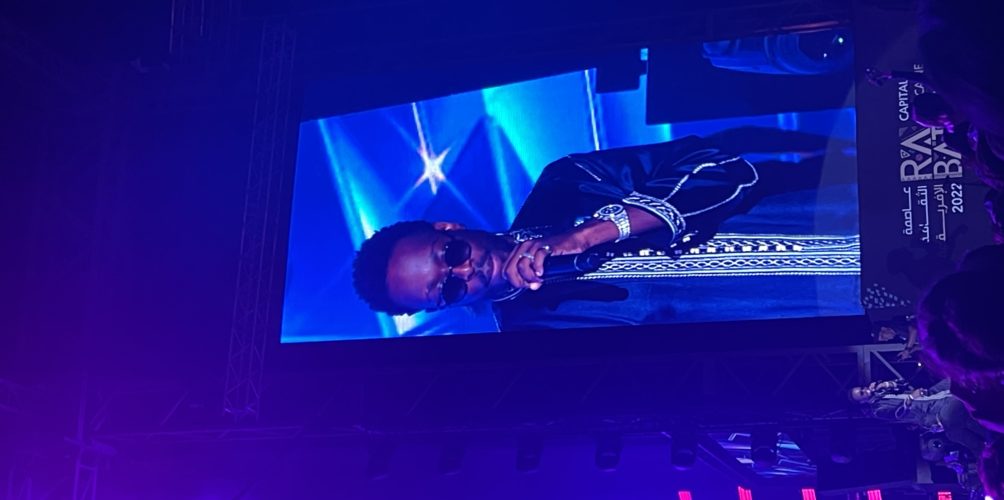 بالـ »جابادور » المغربي.. النجم الفرنسي دادجو يحيي حفلا في مهرجان السهرات الكبرى للرباط