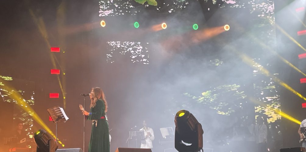 في حفلها في الرباط.. سميرة سعيد تعلن غنائها في مونديال قطر تشجيعا لأسود الأطلس