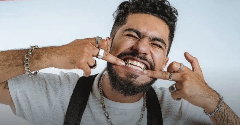 تبرا فيهم.. طوطو يحذر الأشخاص البالغين أقل من 18 سنة من متابعة حسابه على إنستغرام (صورة)