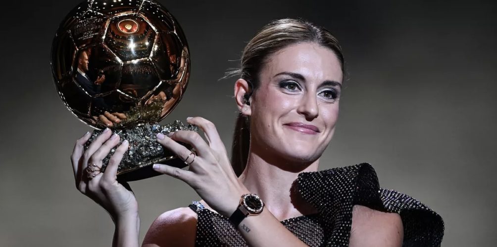 للسنة الثانية على التوالي.. لاعبة إسبانية تفوز بجائزة الكرة الذهبية لأفضل لاعبة كرة القدم نسوية في العالم